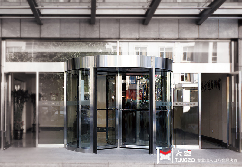 三翼中軸旋轉門