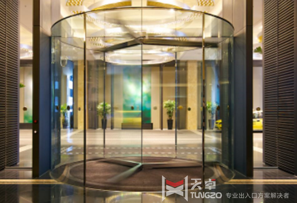 三翼中軸旋轉門