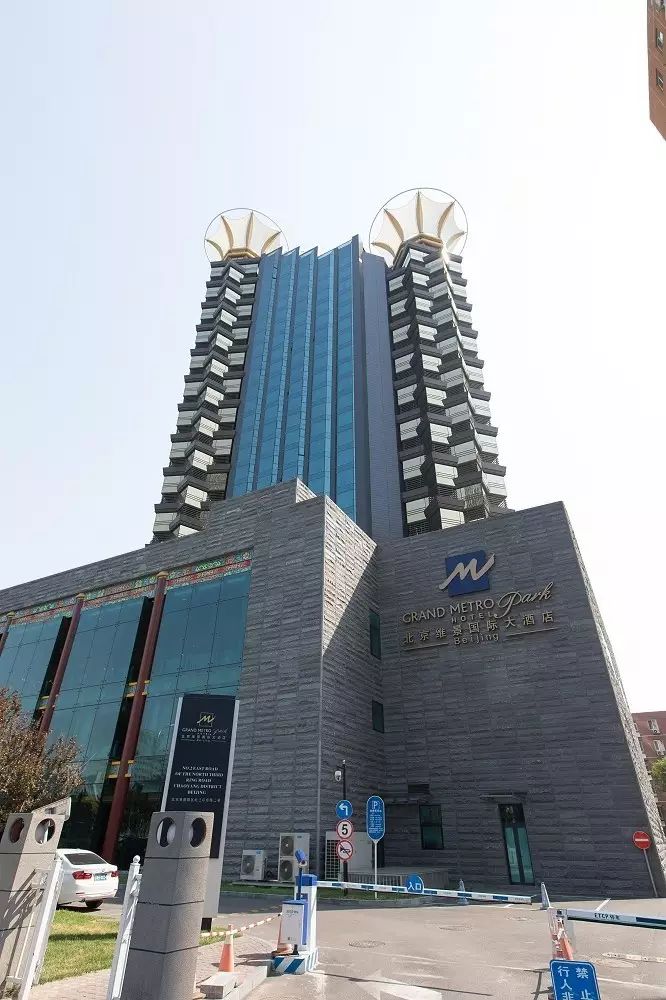 蓋澤酒店旋轉門