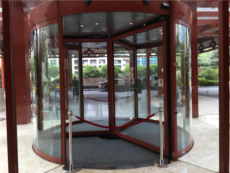 多瑪凱拔三翼旋轉門