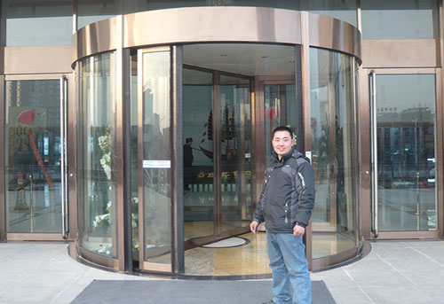 咸陽某售樓部自動門維修現(xiàn)場