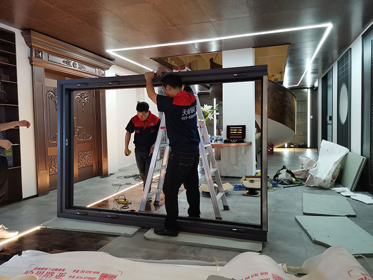 西安某會所自動門安裝現(xiàn)場