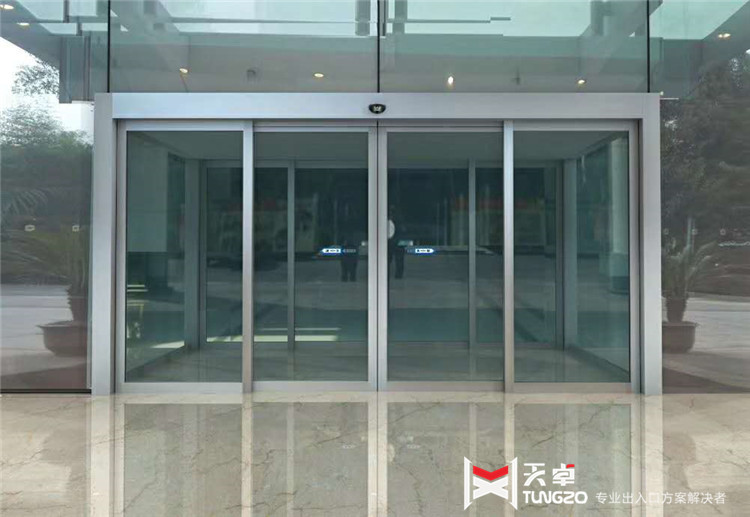 西安辦公樓出入口解決方案——自動門旋轉門地彈門