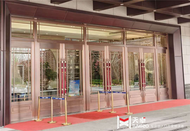 西安辦公樓出入口解決方案——自動門旋轉門地彈門