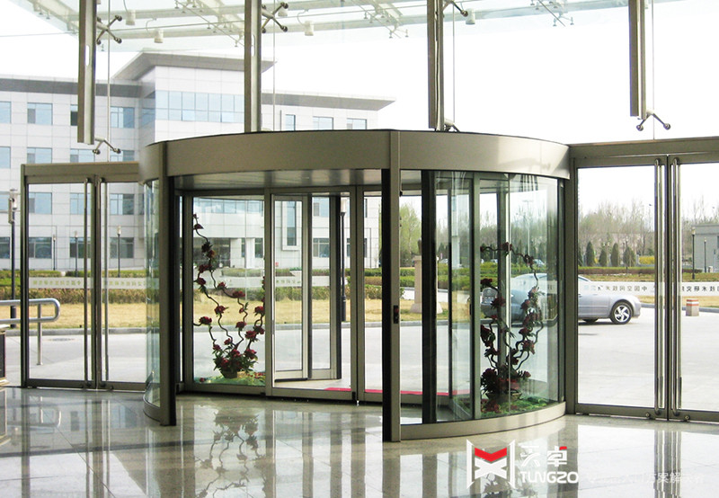 西安辦公樓出入口解決方案——自動門旋轉門地彈門