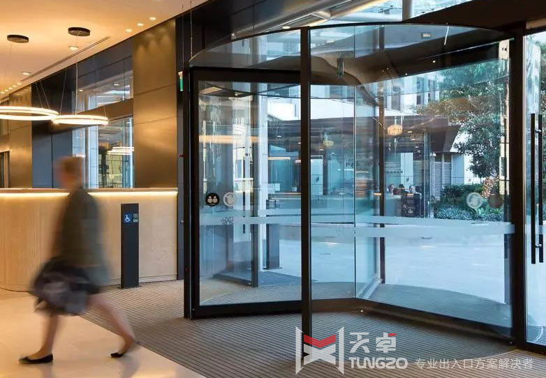 酒店商場辦公樓為什么要用旋轉門?