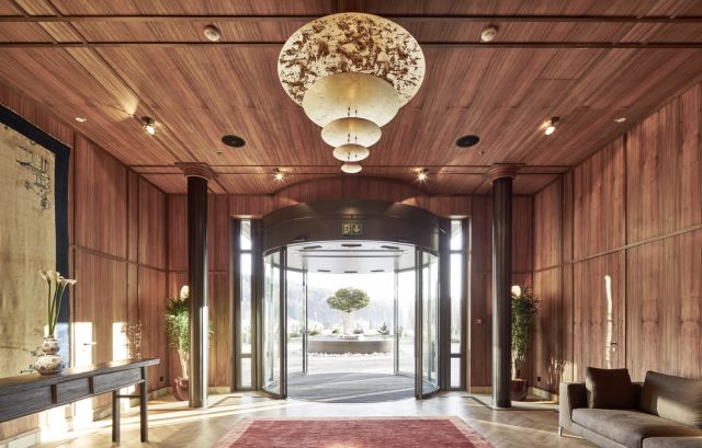 ???????蓋澤Slimdrive SCR弧形自動平移門應用于酒店入口