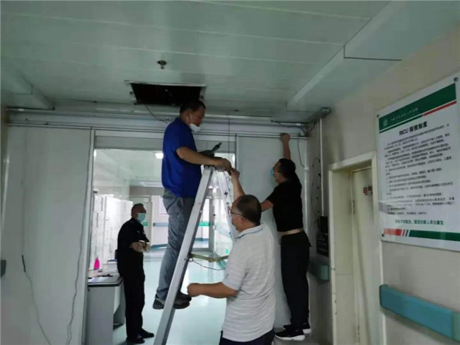 沖鋒在一線，用心做維修，確保自動感應門安全使用