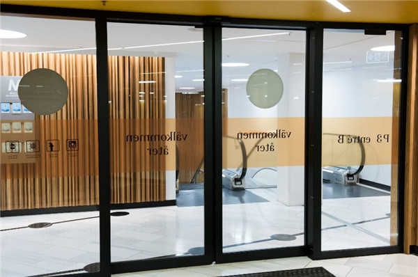 150道蓋澤玻璃自動門連通完美購物空間