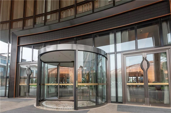 無錫馬兒島酒店蓋澤TSA 365 NT旋轉門和TS 550 NV地彈簧應用