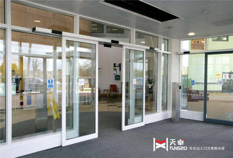 松下智能商超出入口自動門解決方案