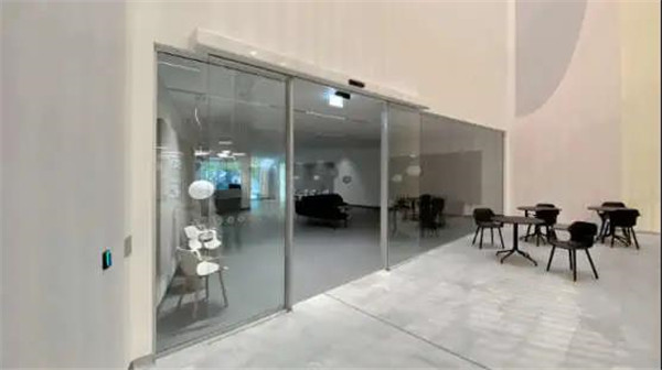 哥本哈根瑞斯國王<a href=https://xinghuofengchuan.com/hospital/ target=_blank class=infotextkey>醫(yī)院自動門</a>彩运网,讓病人、家屬和醫(yī)護人員無接觸通行