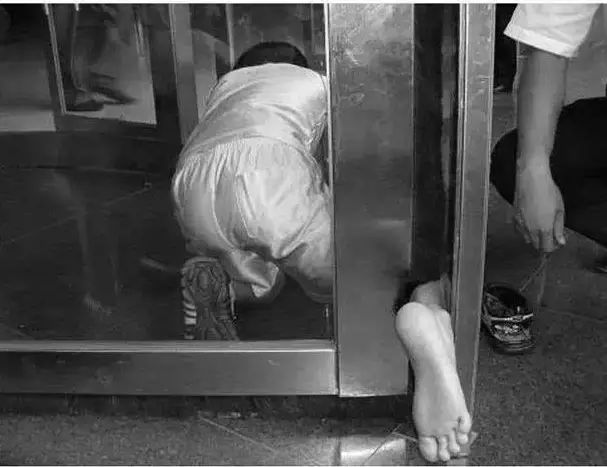 西安天卓<a href=https://xinghuofengchuan.com/xuanzhuan/ target=_blank class=infotextkey>自動旋轉門</a>