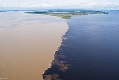 為所有種類的建筑提供自動門出入口解決方案—兩個不同的業(yè)務模式